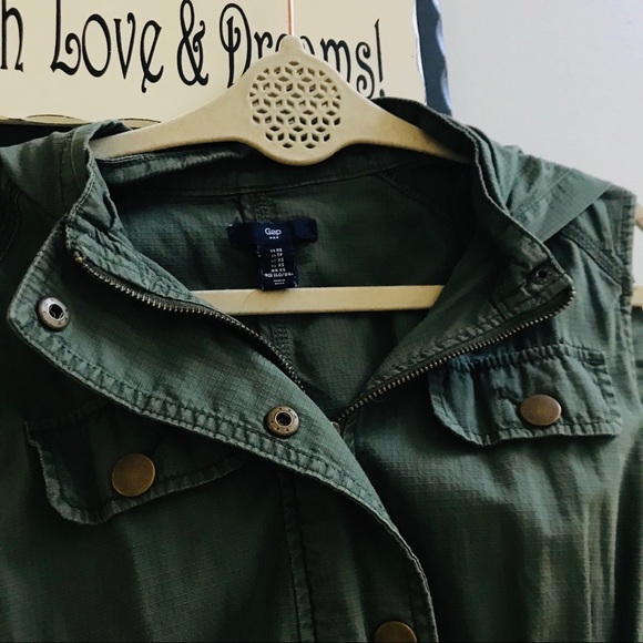 GAP Jackets & Blazers - ≫ⒼⒶⓅ Sleeveless Army Green Trench Coat ☘︎